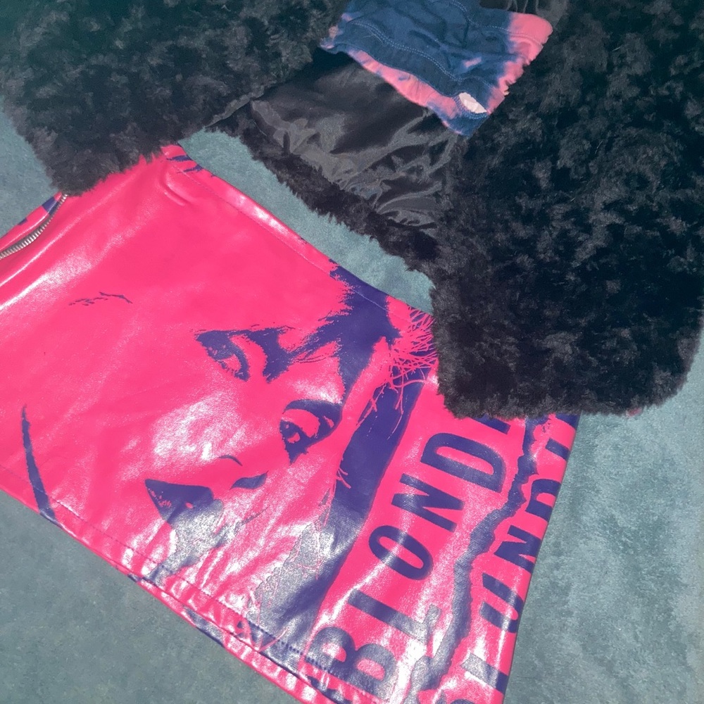 ❌SOLD❌Glamhead Blondie Vinyl Mini Skirt Med Pink - Picture 8 of 16